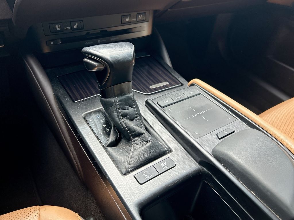 Thumbnail: 2021 Lexus ES - 3