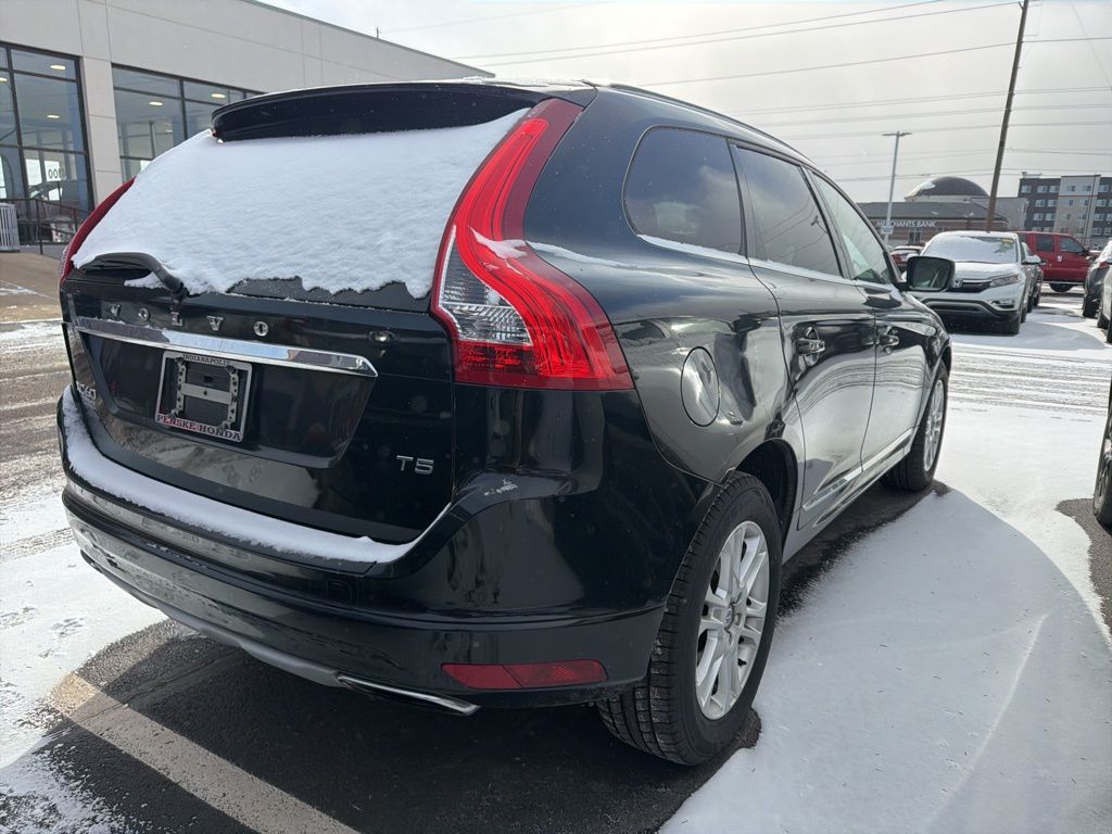 Thumbnail: 2016 Volvo XC60 - 3