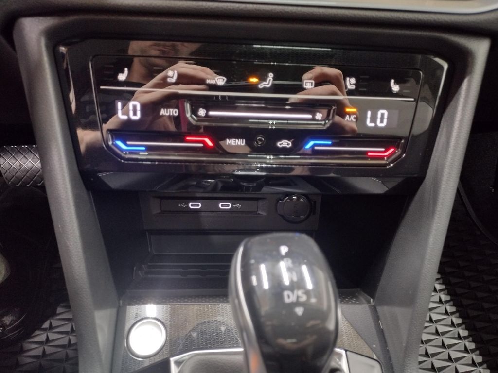 2025 Volkswagen Taos 1.5T SEL