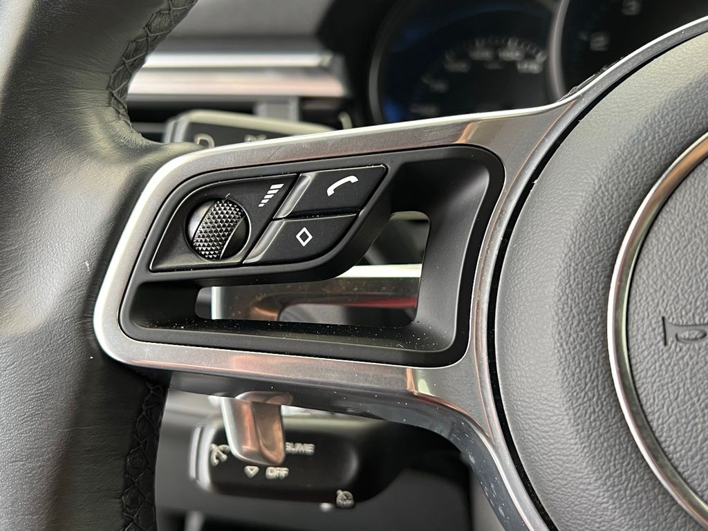 Thumbnail: 2021 Porsche Macan - 9