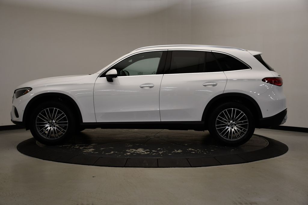 2025 Mercedes-Benz GLC 300 2