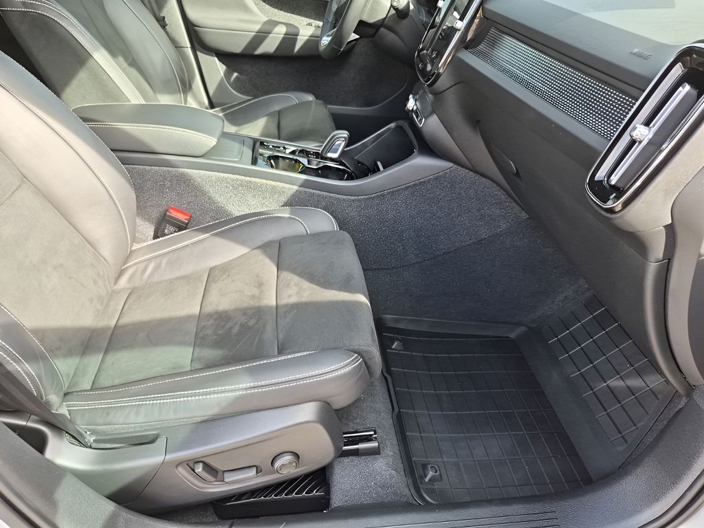 Used Car 2022 Volvo Xc40  R-design For Sale Under $20,000 In Austin, Texas