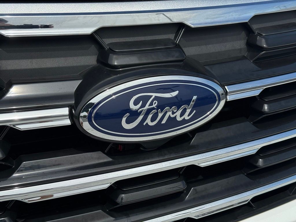 2025 Ford Explorer Active White Metallic - Jim Hudson Acura - Image 8
