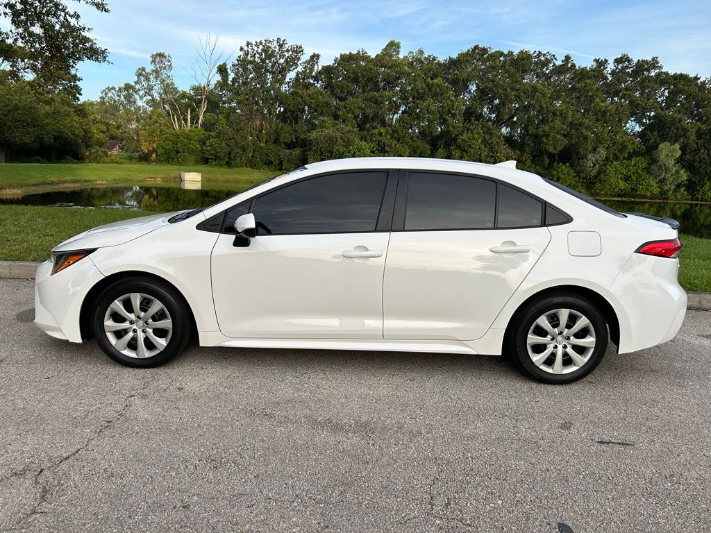 Used 2024 Toyota Corolla LE with VIN 5YFB4MDE3RP202991 for sale in Northfield, Minnesota