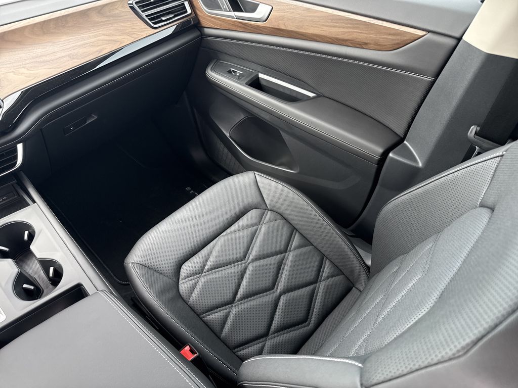 2026 Volkswagen Atlas 2.0T SE Silver at Bayshore Chrysler Jeep Dodge Ram