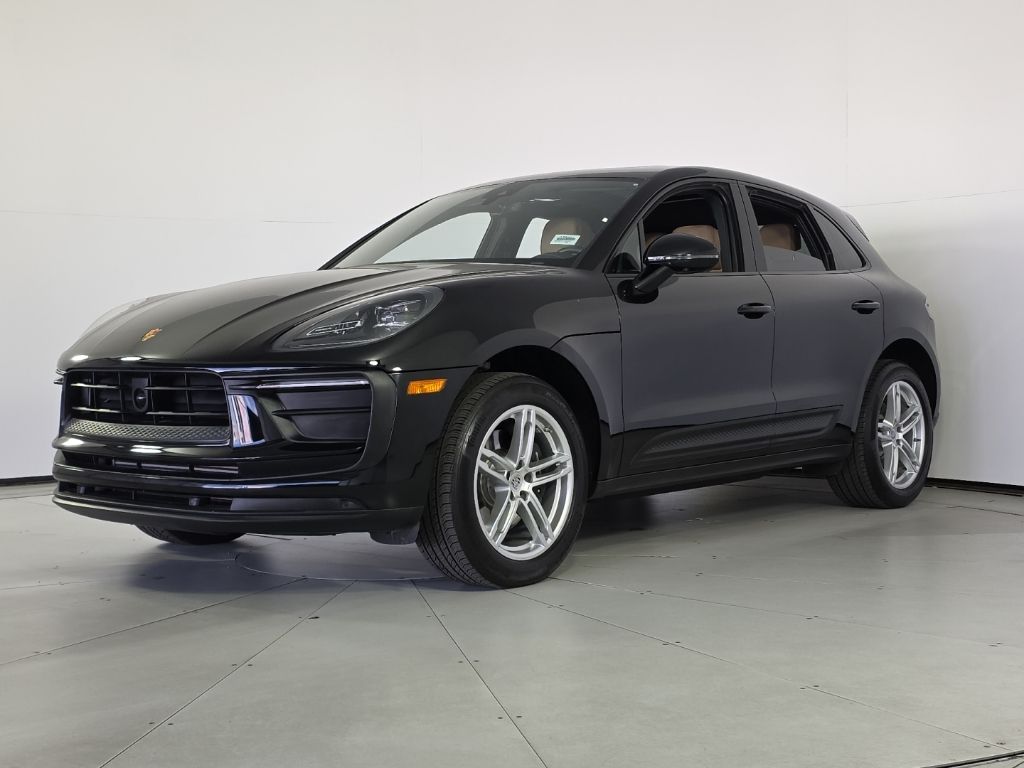 Thumbnail: 2023 Porsche Macan - 3