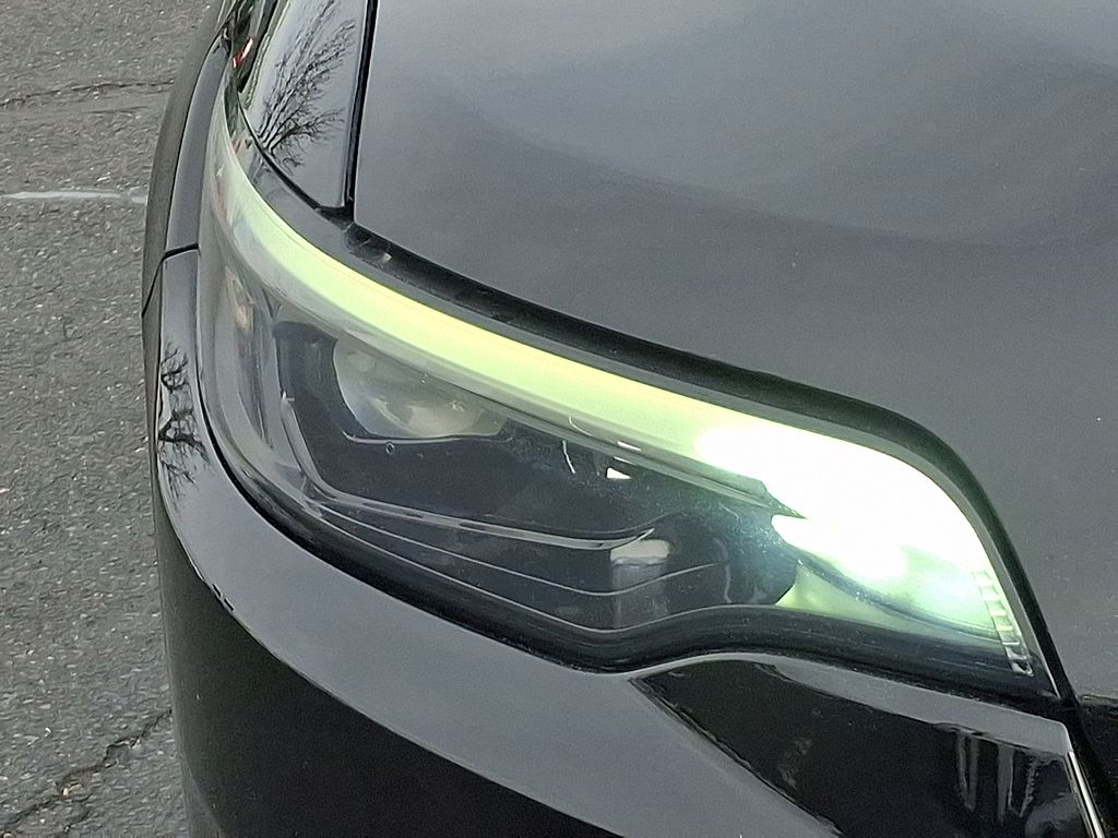 Thumbnail: 2021 Jeep Cherokee - 9