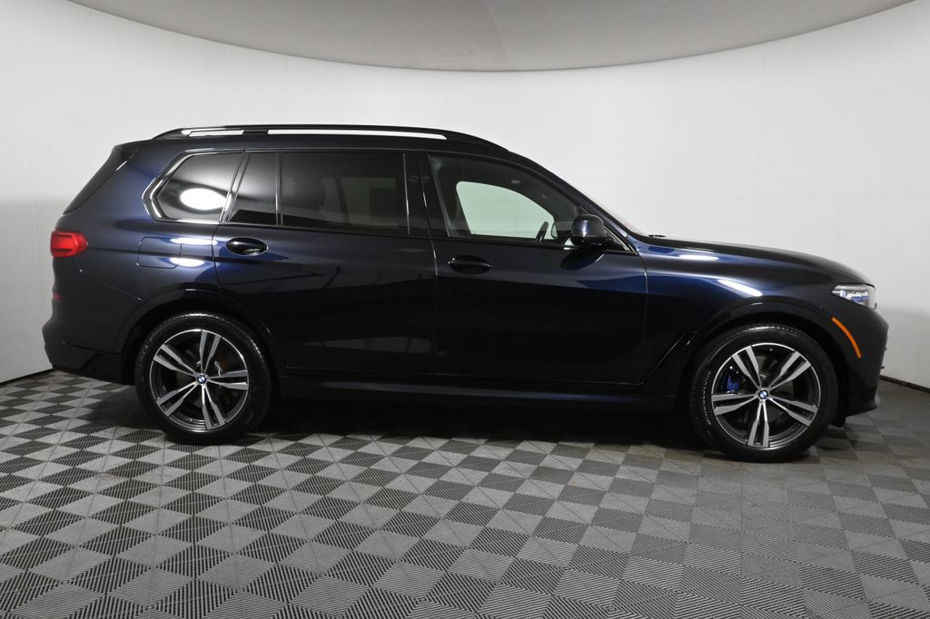 2022 BMW X7 M50i 8