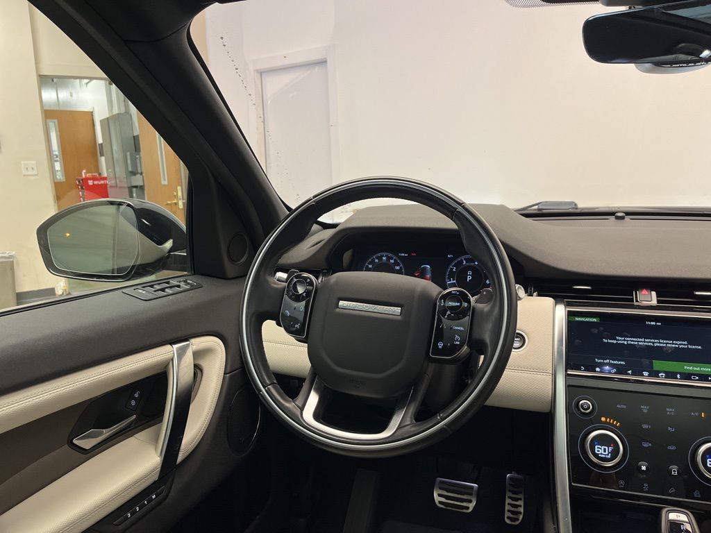 Thumbnail: 2020 Land Rover Discovery Sport - 25