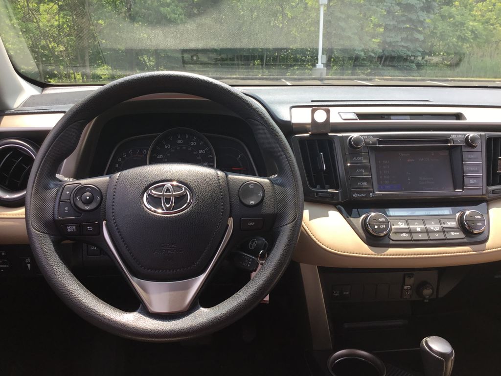 2015 Toyota RAV4 XLE 10