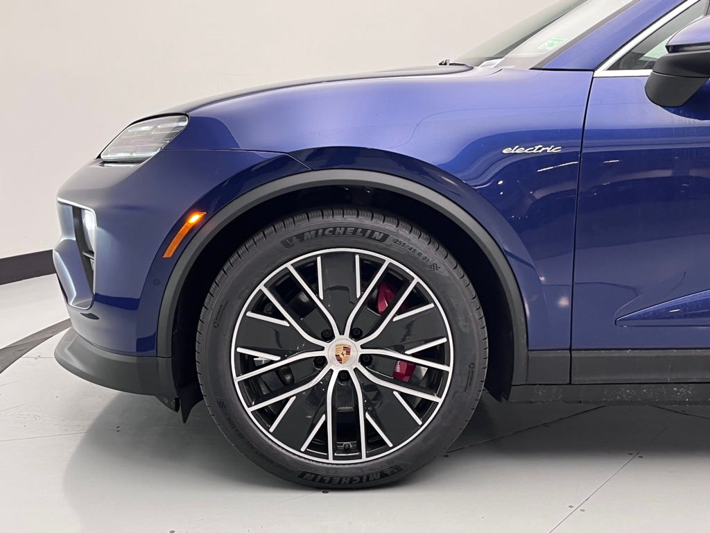 Thumbnail: 2025 Porsche Macan - 27
