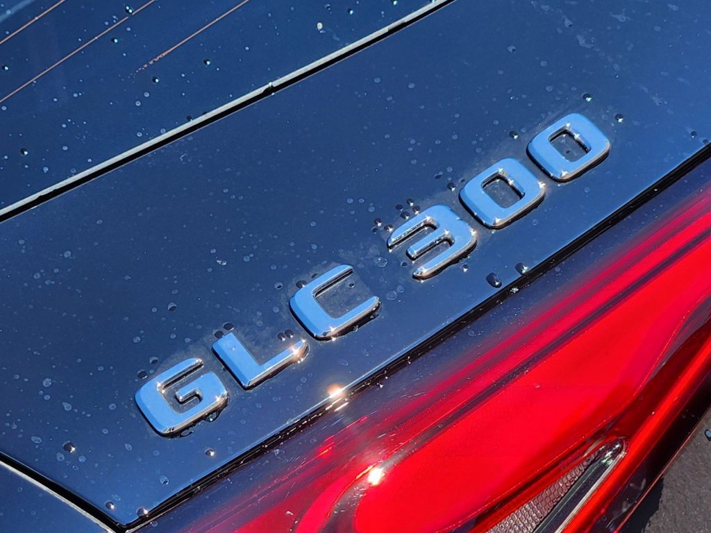 2025 Mercedes-Benz GLC GLC 300 8