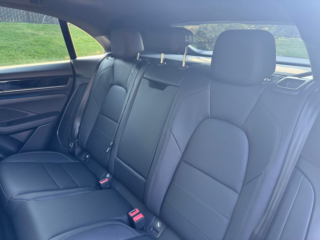 2024 Porsche Macan T 28