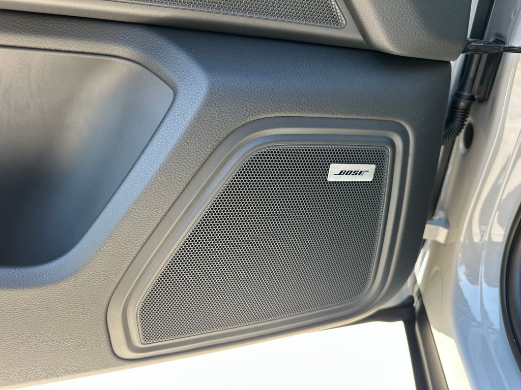 Thumbnail: 2026 Porsche Macan - 23