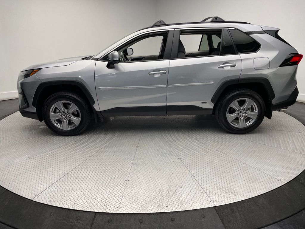 2023 Toyota RAV4 XLE 8