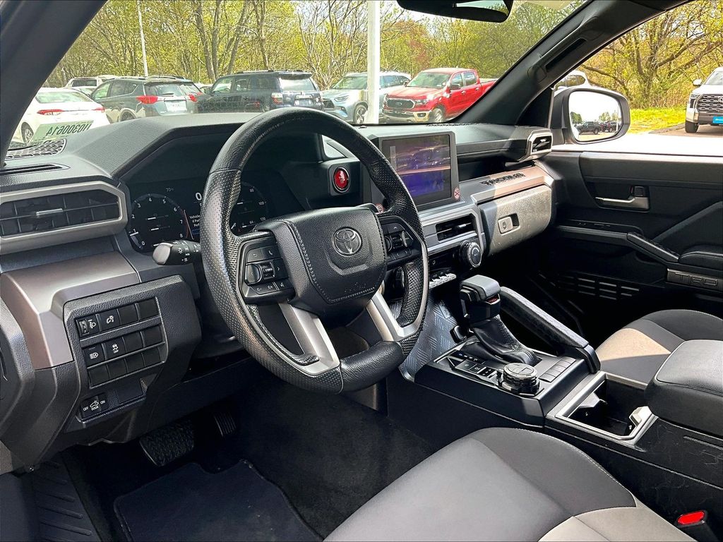 2024 Toyota Tacoma — photo 8
