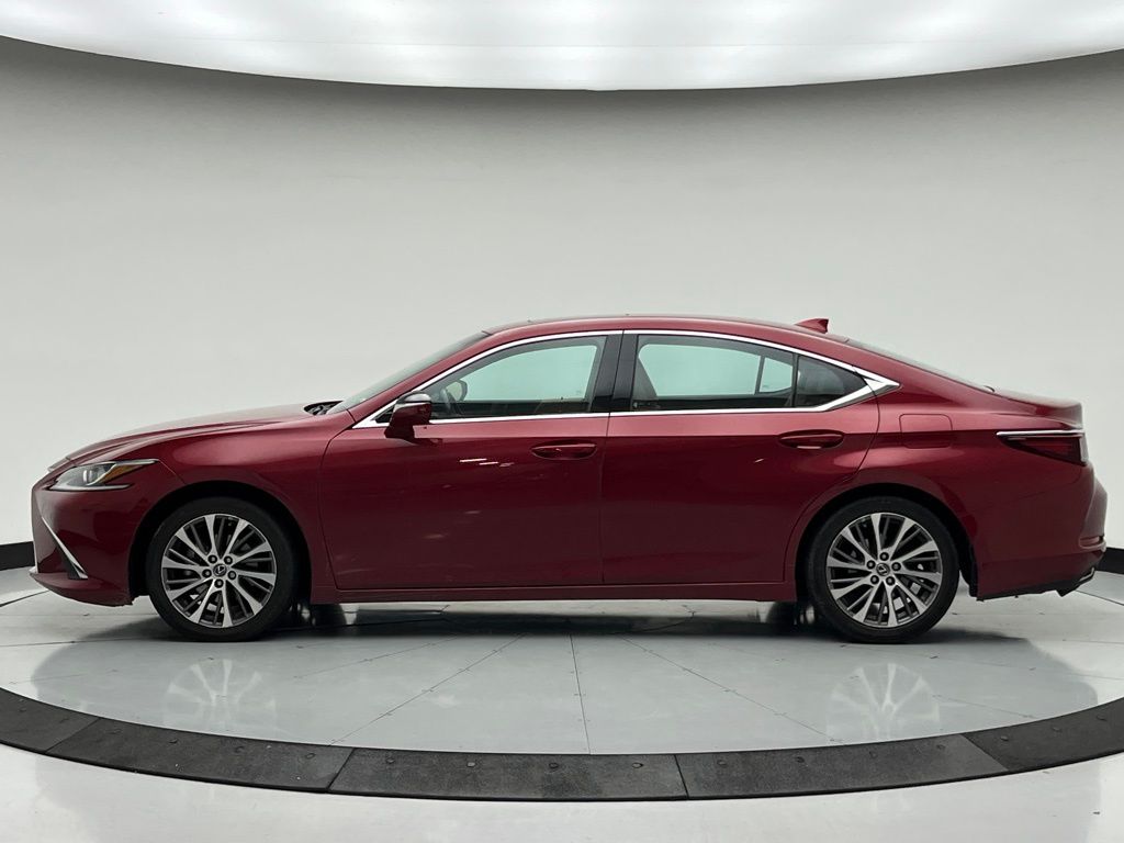 Thumbnail: 2021 Lexus ES - 2