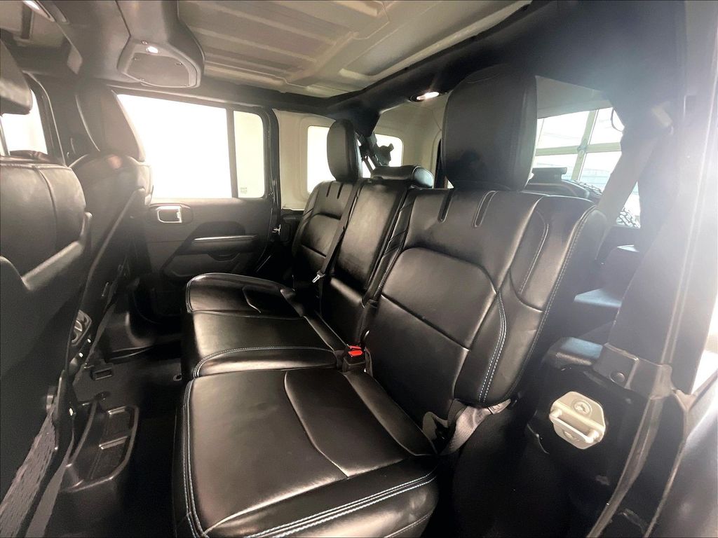 2024 Jeep Wrangler — photo 15