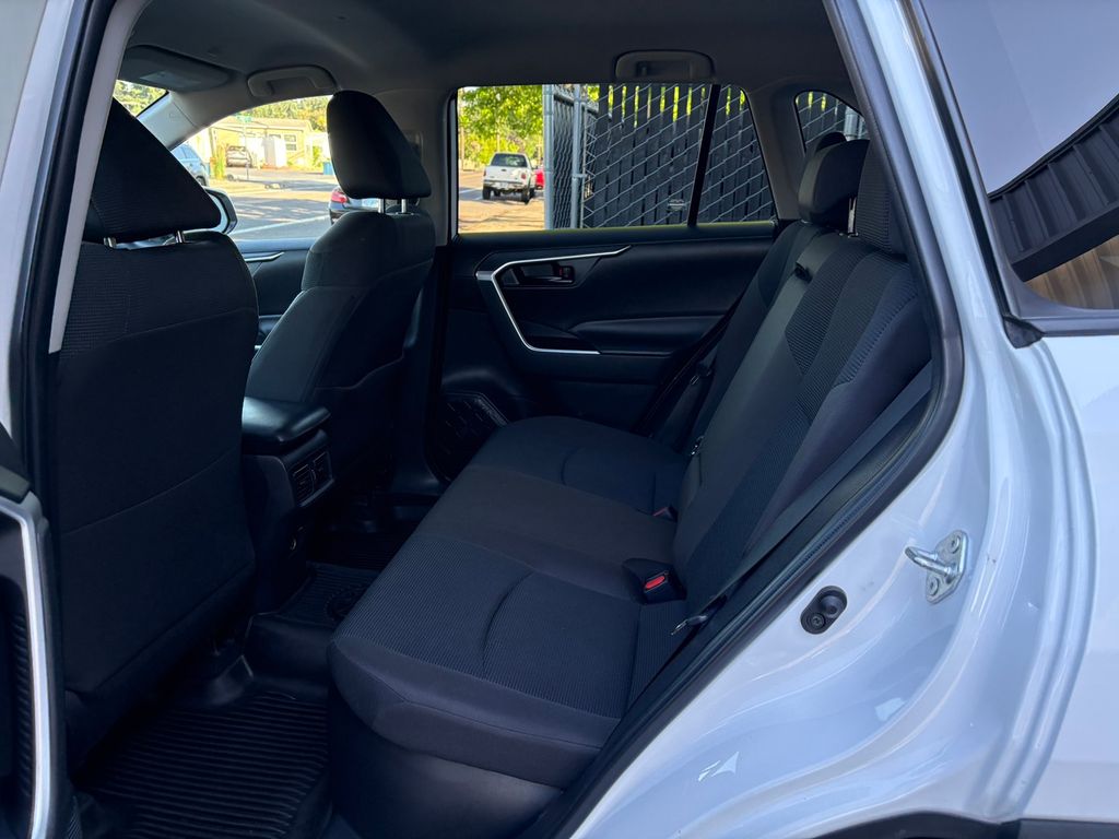 2023 Toyota RAV4 Hybrid LE