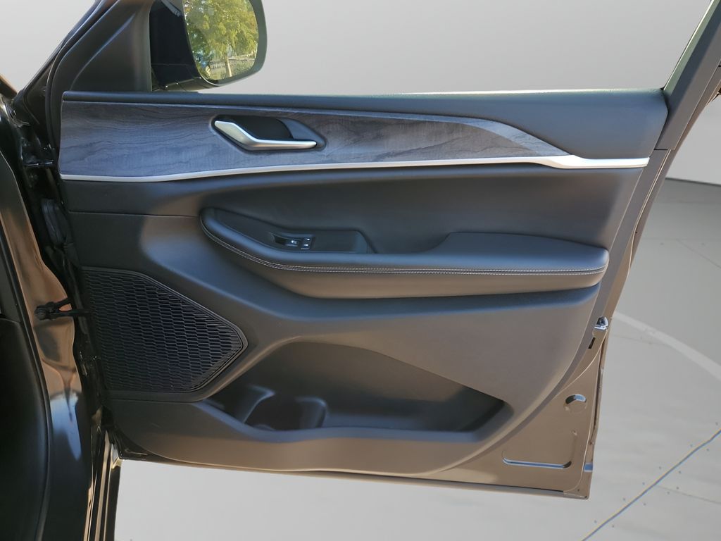 Used Car 2023 Jeep Grand Cherokee  Limited For Sale Under $30,000 In Austin, Texas