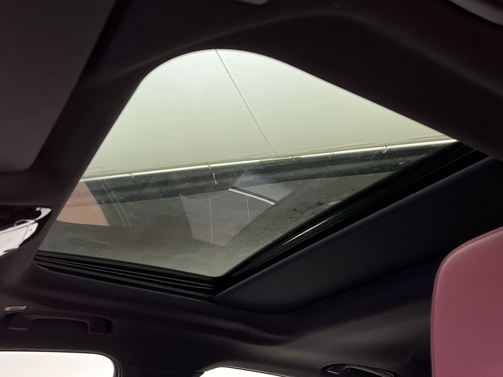 Thumbnail: 2025 BMW 5 Series - 22