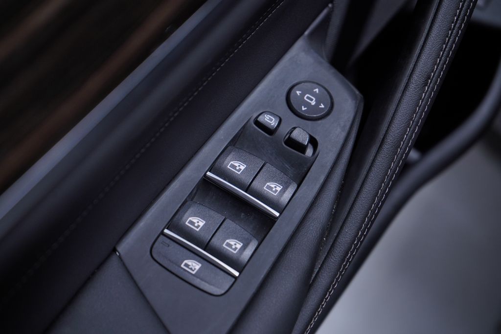 Thumbnail: 2023 BMW 5 Series - 17