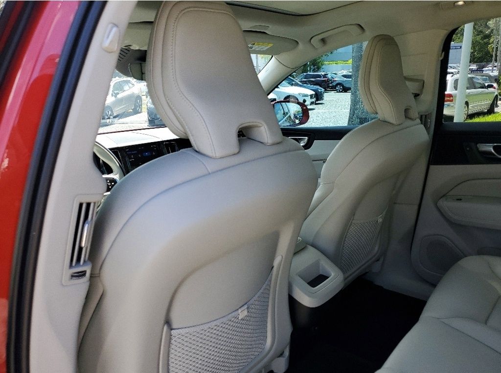 2023 Volvo XC60 Plus - Photo 8