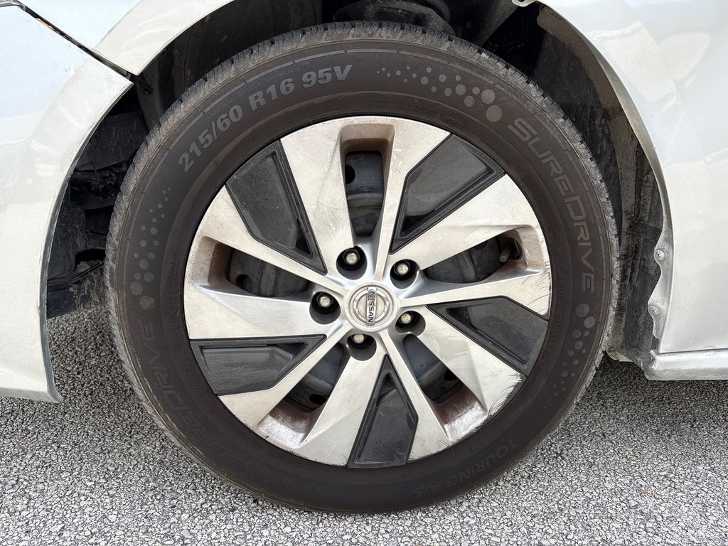 Used 2020 Silver Nissan 2.5 S image 13