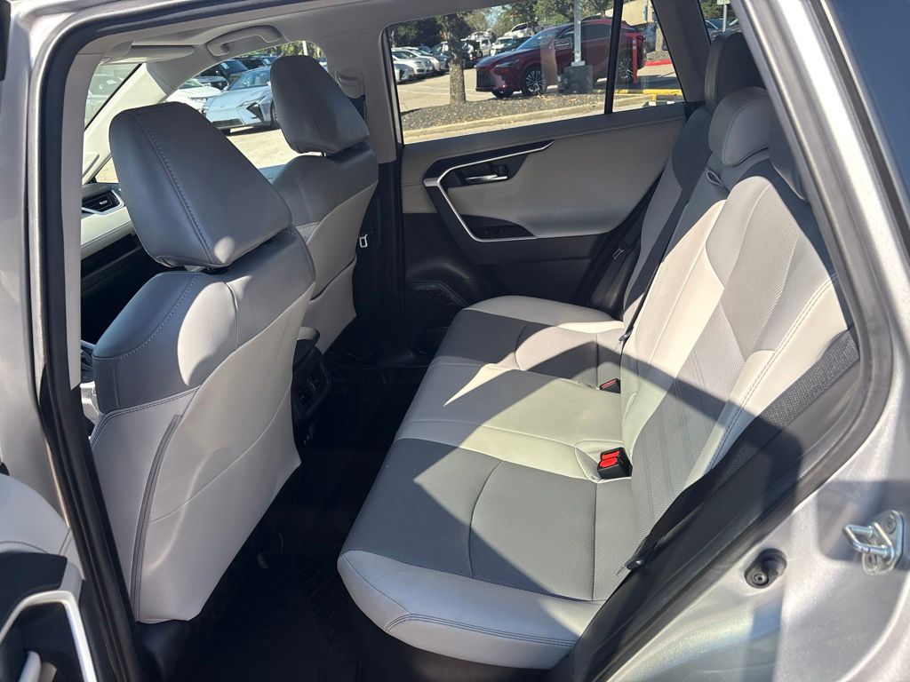 Thumbnail: 2021 Toyota RAV4 - 17