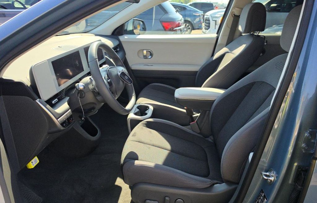 Used 2024 Blue Hyundai SE image 5