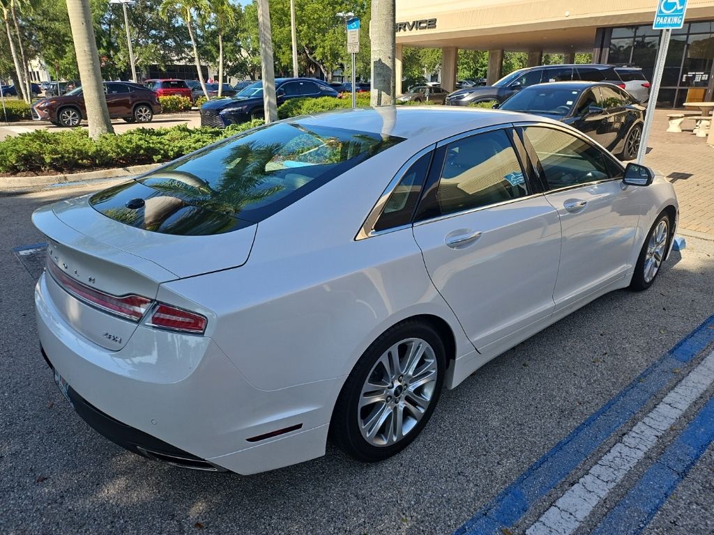 Used 2015 White Lincoln Base image 5