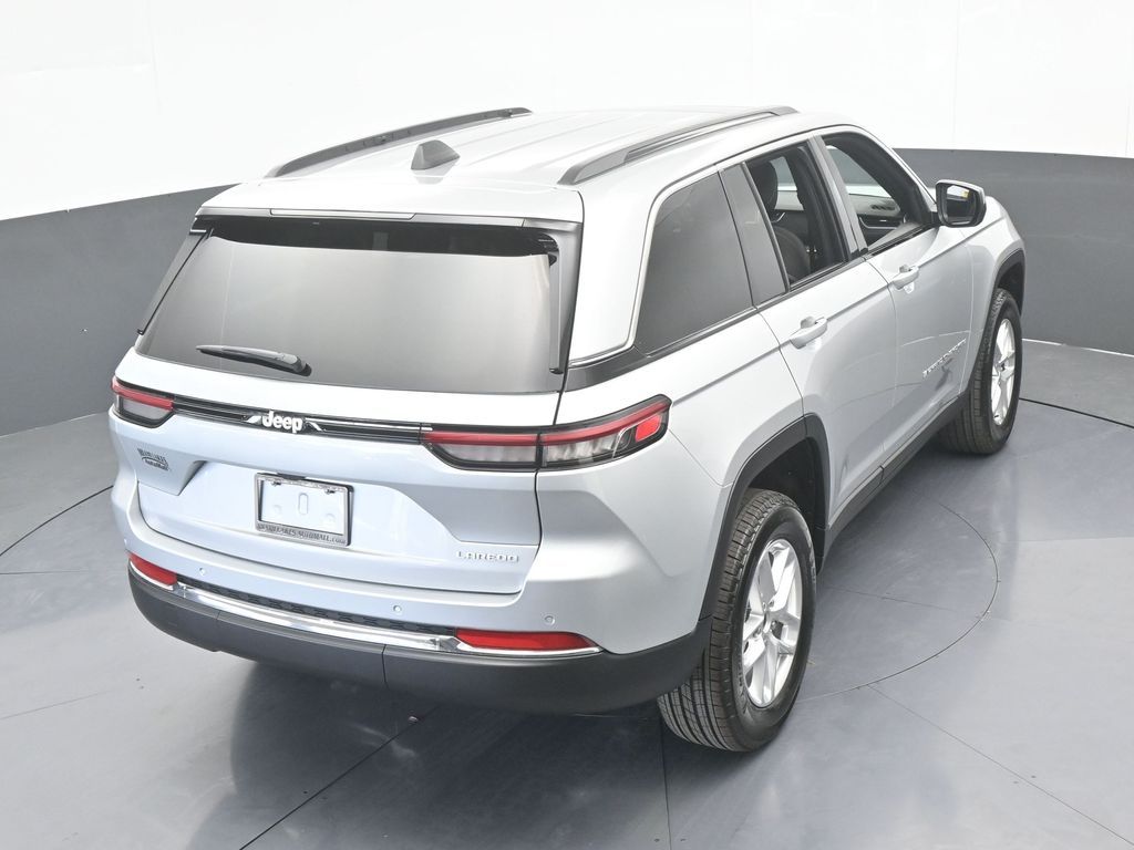 New 2026 Silver Zynith Jeep Laredo X image 44