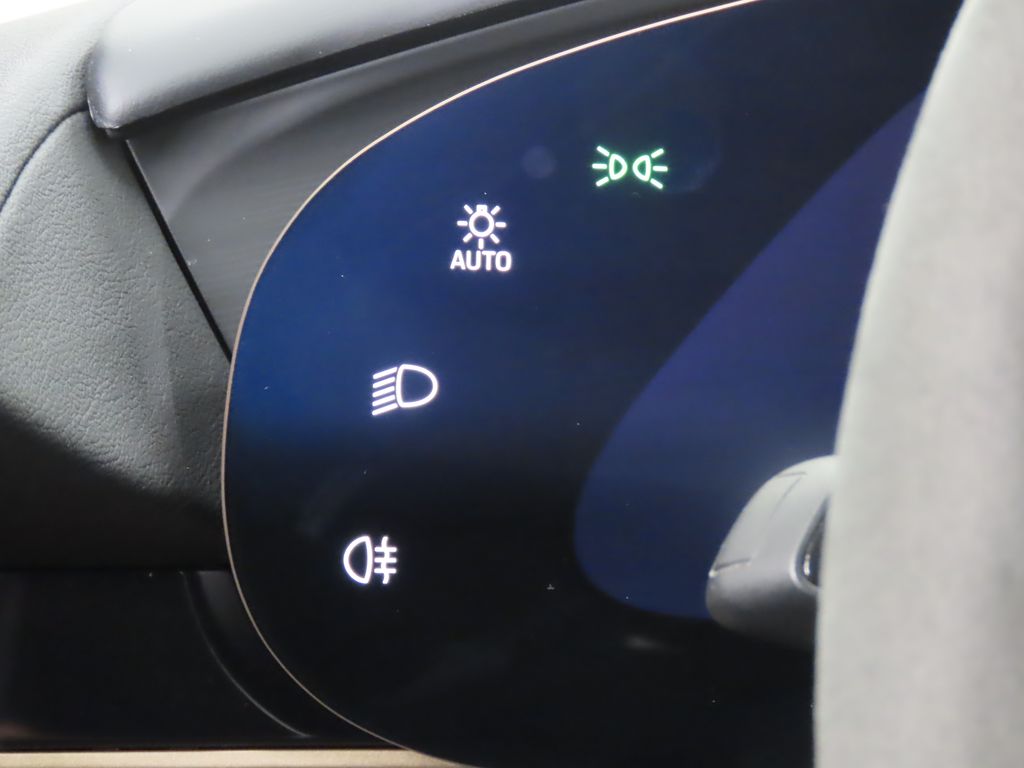 Thumbnail: 2025 Porsche Taycan - 22