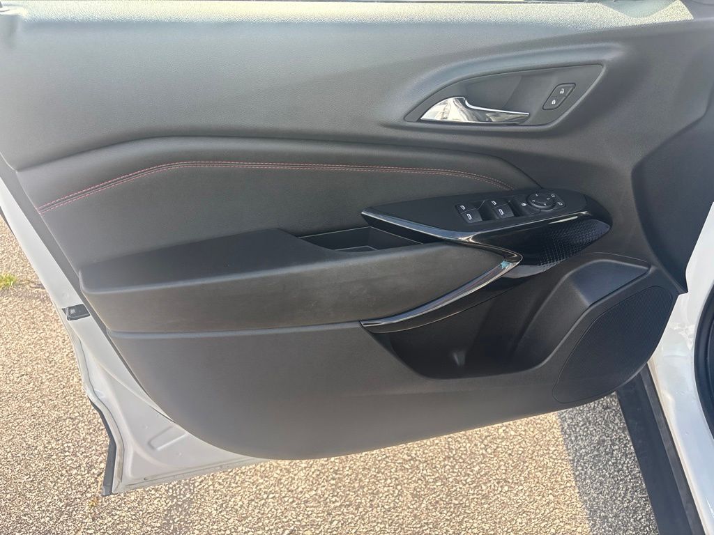 Used 2025 Chevrolet Trax SUV