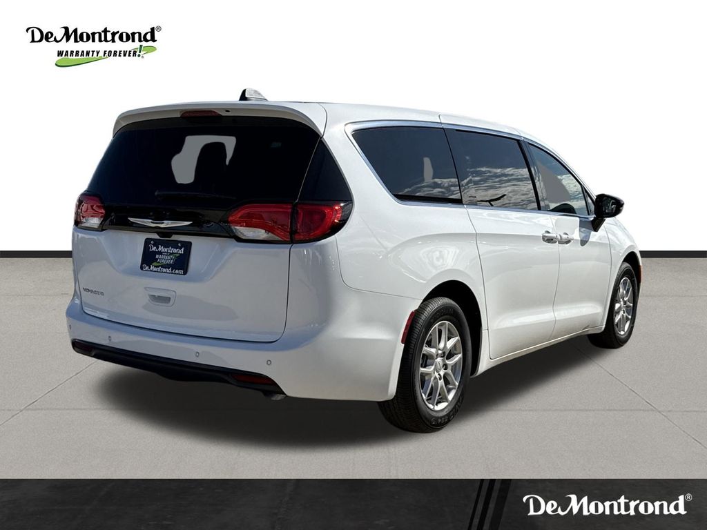 2026 Chrysler Voyager LX - 4