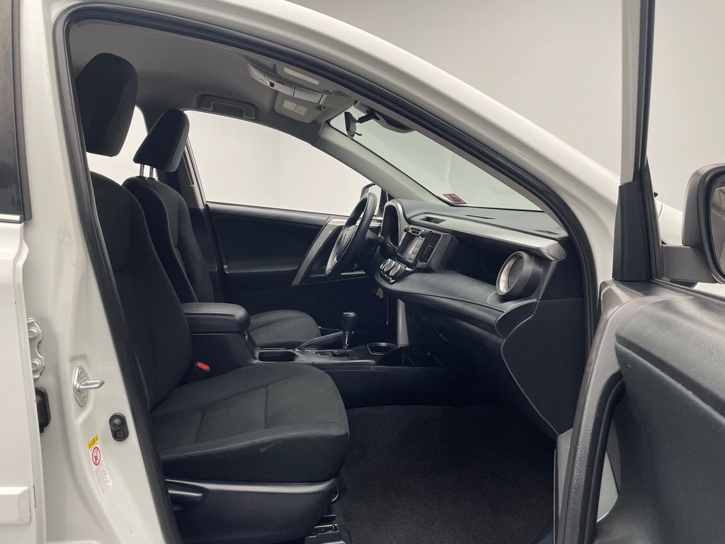 Thumbnail: 2018 Toyota RAV4 - 16