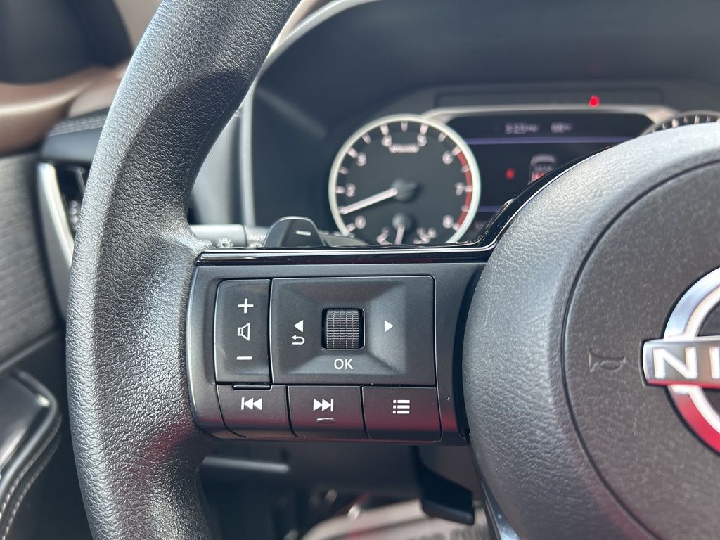 2023 Pearl White Tricoat Nissan Rogue SV FWD SUV