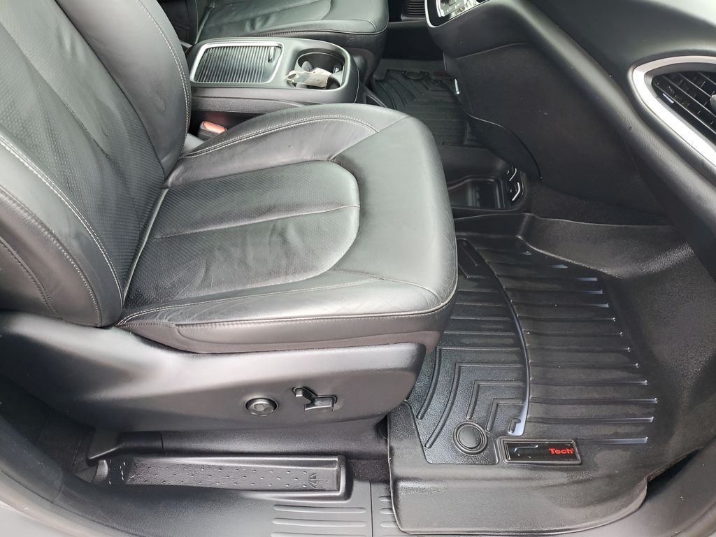 Used Car 2020 Chrysler Pacifica  Touring L Plus For Sale Under $25,000 In Austin, Texas