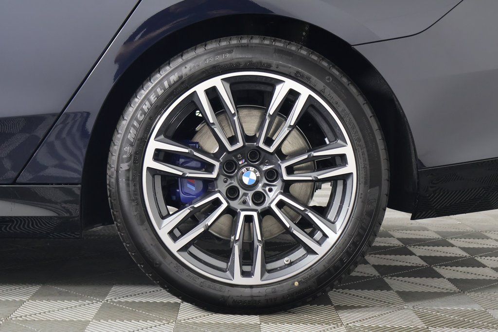 Thumbnail: 2026 BMW 5 Series - 10