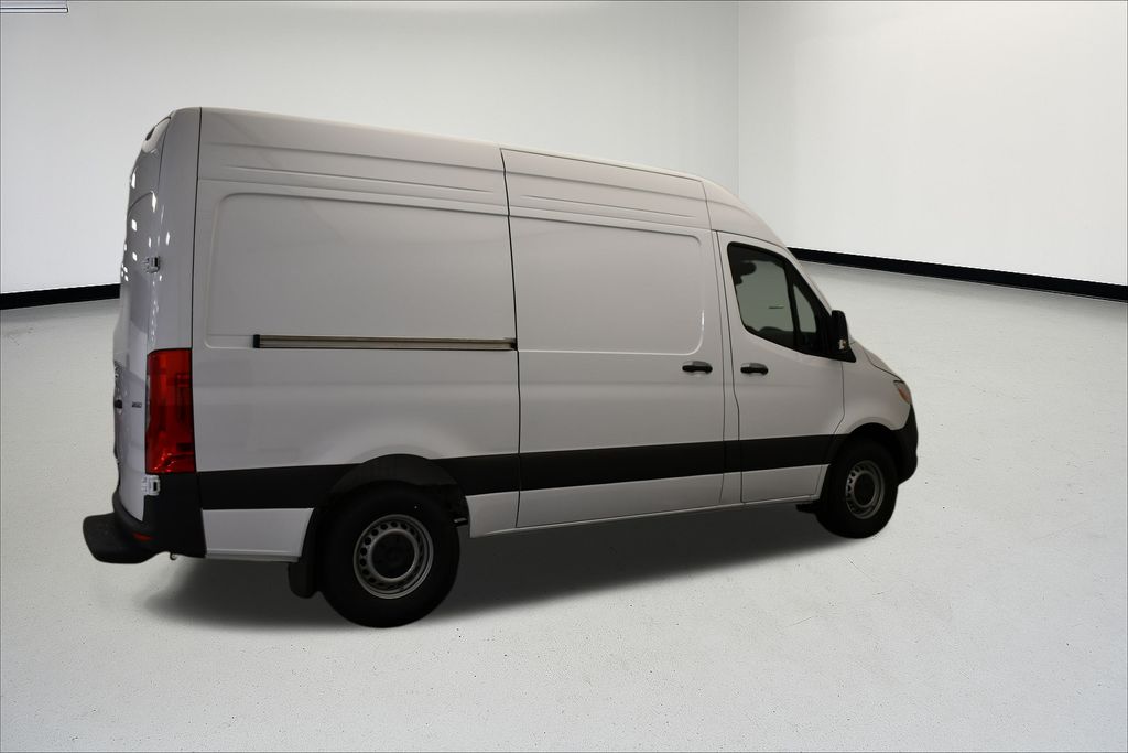 Thumbnail: 2026 Mercedes-Benz Sprinter - 10