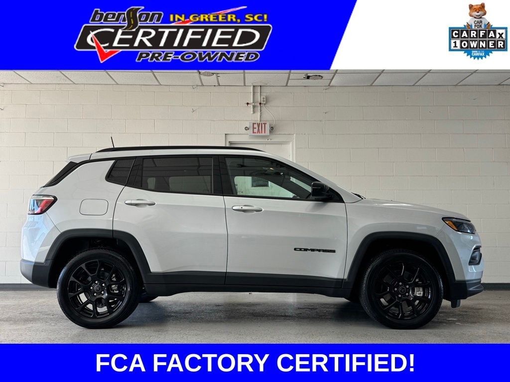 Silver Zynith Metallic Clearcoat 2026 Jeep Compass Latitude 4WD SUV / Crossover Four-Wheel Drive 8-Speed Automatic