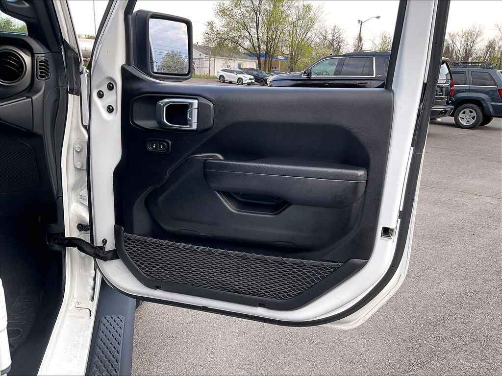 2022 Jeep Gladiator — photo 26