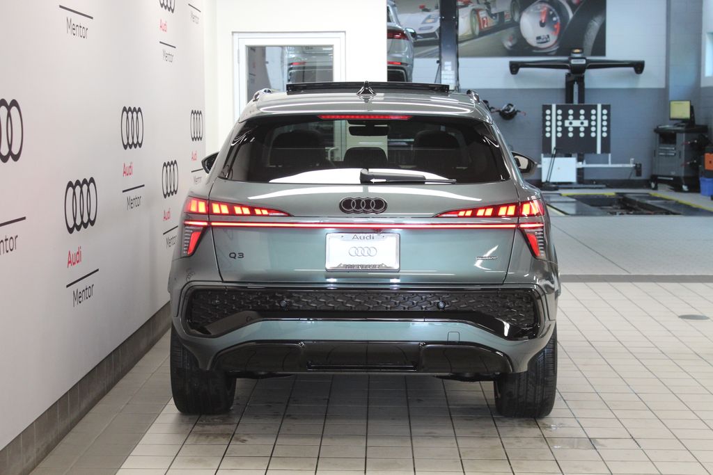 Thumbnail: 2026 Audi Q3 - 5