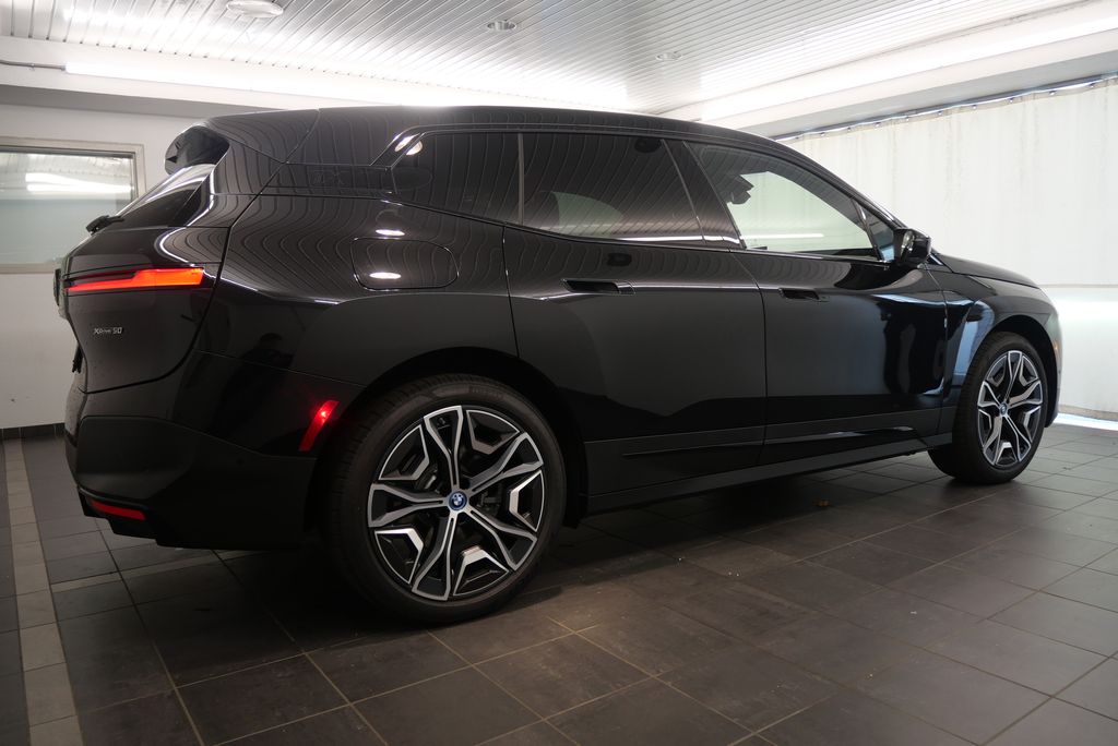 2025 BMW iX xDrive50 7