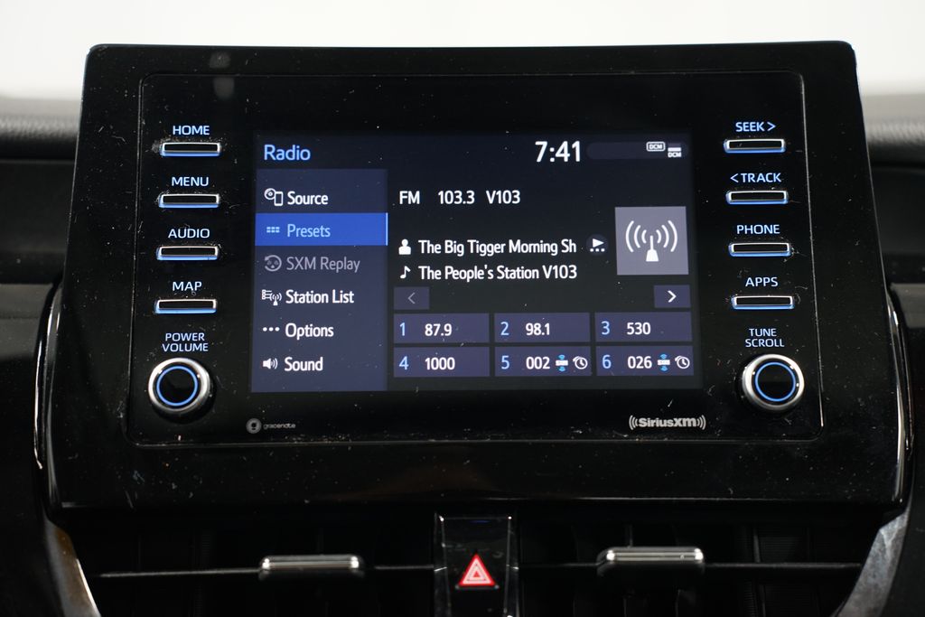 2022 Toyota Camry SE 18