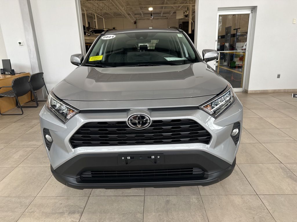 2021 Toyota RAV4 XLE 2