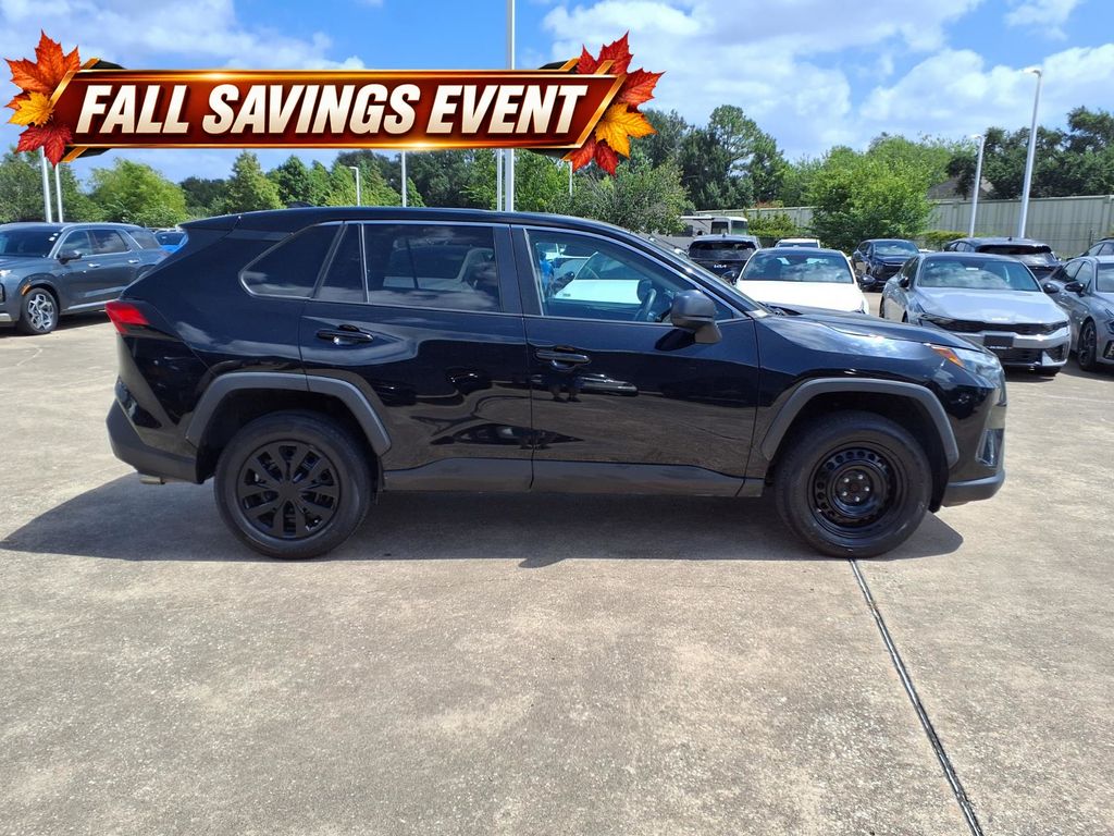2023 Toyota RAV4 LE - 5