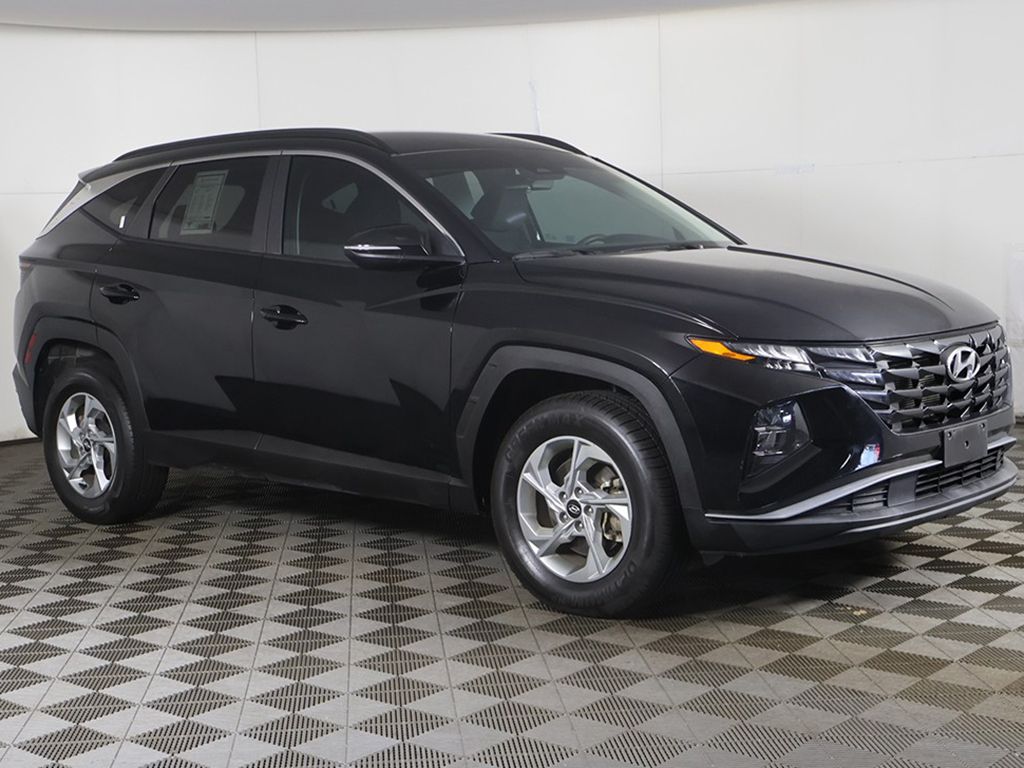 Used 2023 Black Hyundai SEL image 2