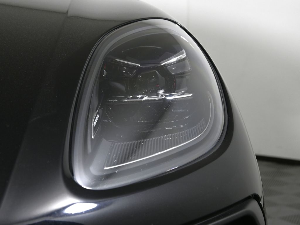 Thumbnail: 2022 Porsche Macan - 11