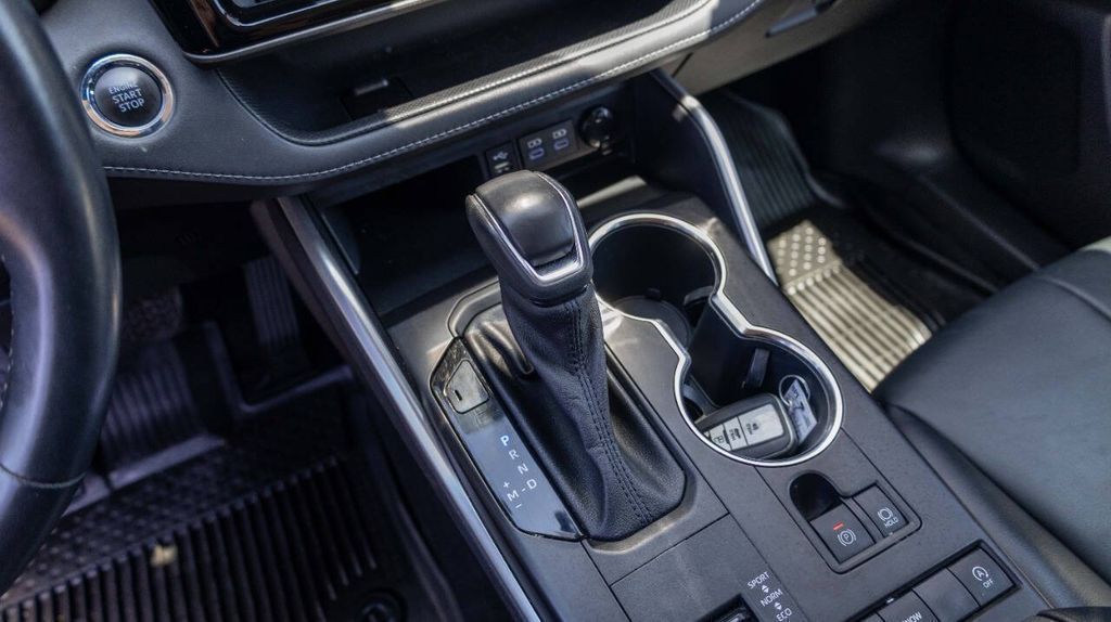 Used 2022 Toyota Highlander XLE 4D Sport Utility